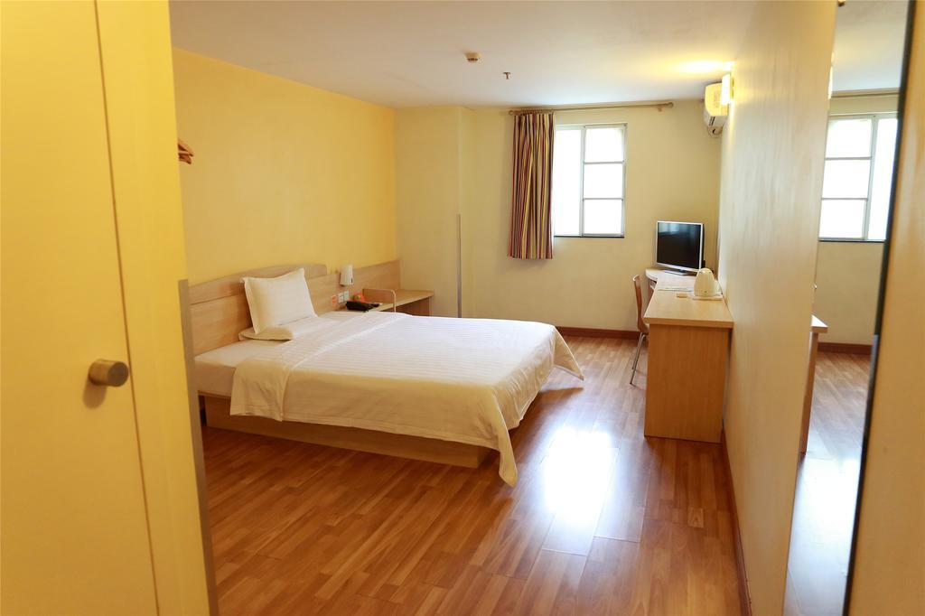 7Days Inn Beijing Liujiayao Station Room photo